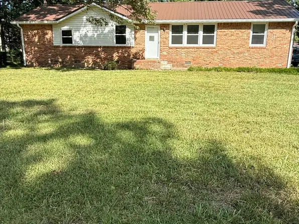 1209 Woodcrest Dr, Manchester, TN 37355