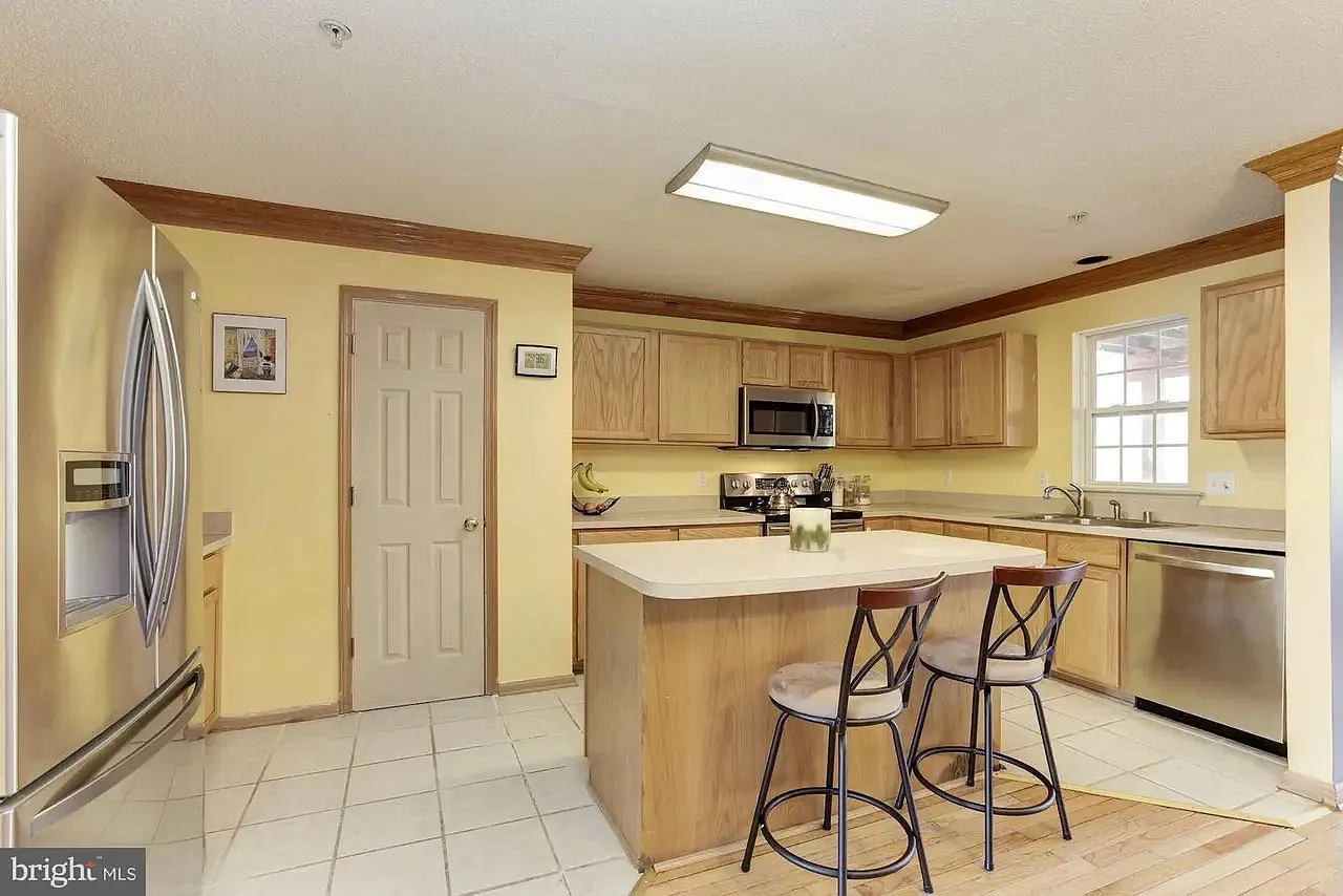 3 bed, 3.5 bath, 2480 sqft, $2,850 — Photo 4