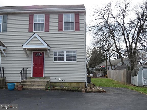 2nd image of 60 Richardson Ln