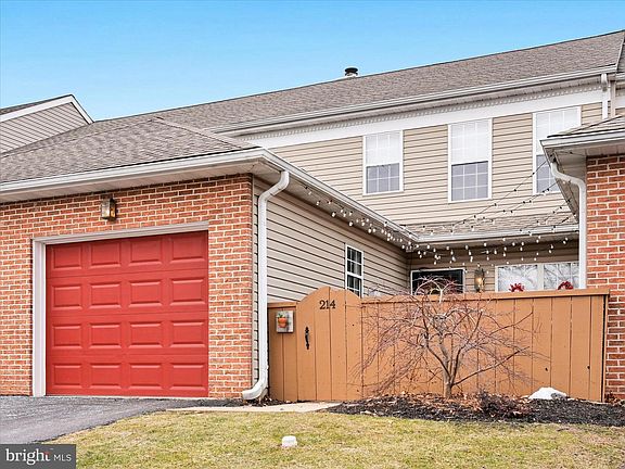 3rd image of 214 Winding Hill Dr