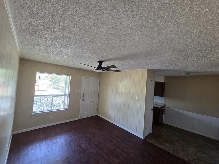 601 Harbour Ave #208 — Photo 3