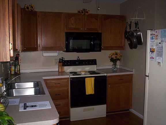 Oak kitchen cabinets