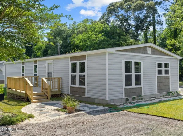 308 Queens Rd, Hubert, NC 28539