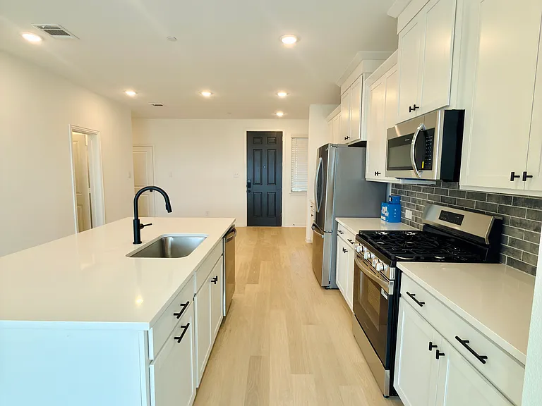 3552 Pierce Ln — Photo 8