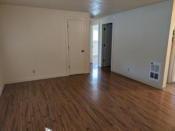 4th image of 748 S Holly St