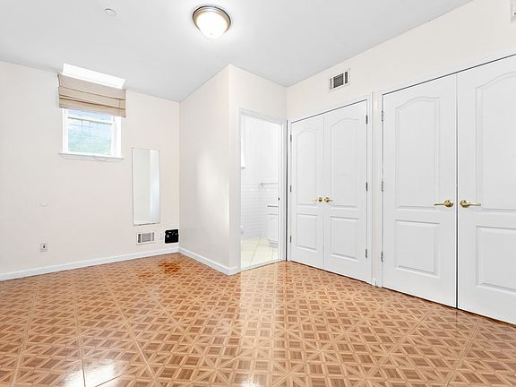 5th image of 567 Warren St #A105
