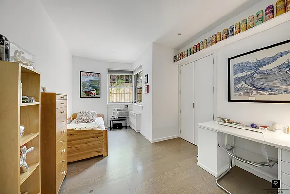 Sold by R New York | media 23