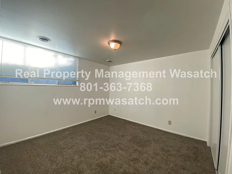 448 E Penney Ave — Photo 4