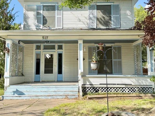 517 W Hull St, Denison, TX 75020