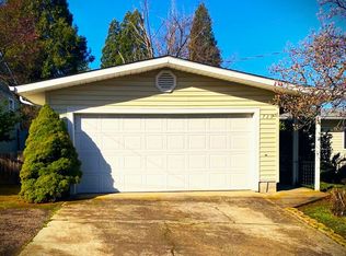 725 Frances Ln, Ashland, OR 97520