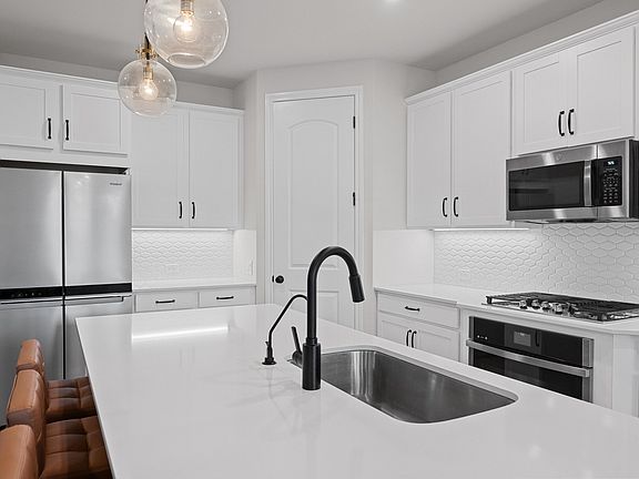 5th image of 177 Grand Teton Dr