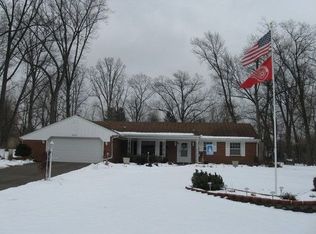 3327 Deepwood Dr, Lambertville, MI 48144