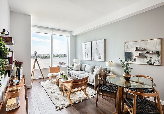 4th image of 515 W 36th St APT 21E