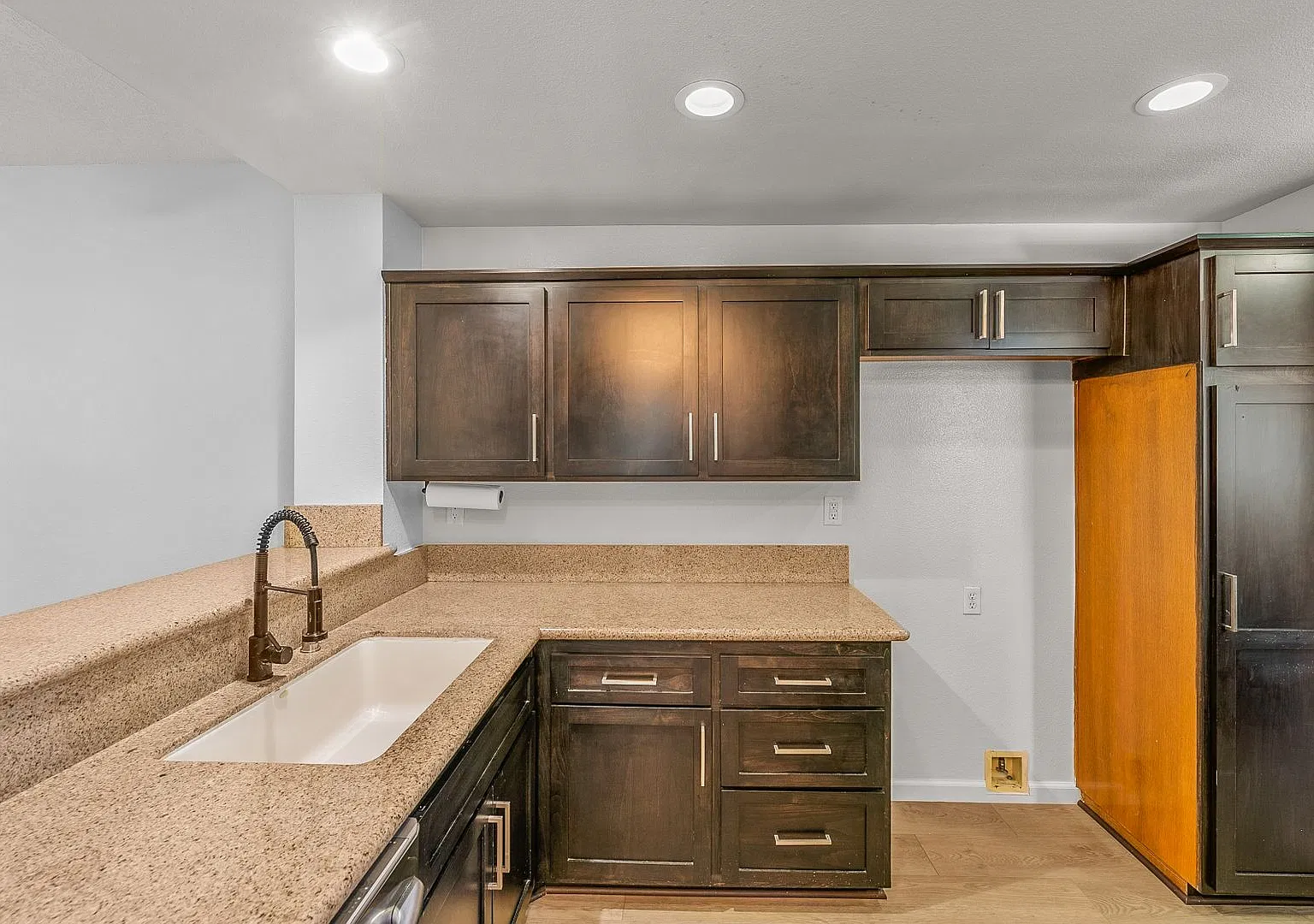 Gorgeous 2 Bedroom Home in the Gated Las Ventanas Community of Valencia! — Photo 3