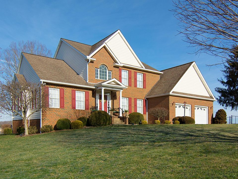 1st image of 307 Crowfield Cir