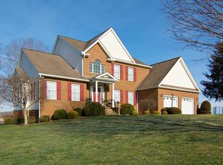 307 Crowfield Cir, Lewisburg, WV 24901