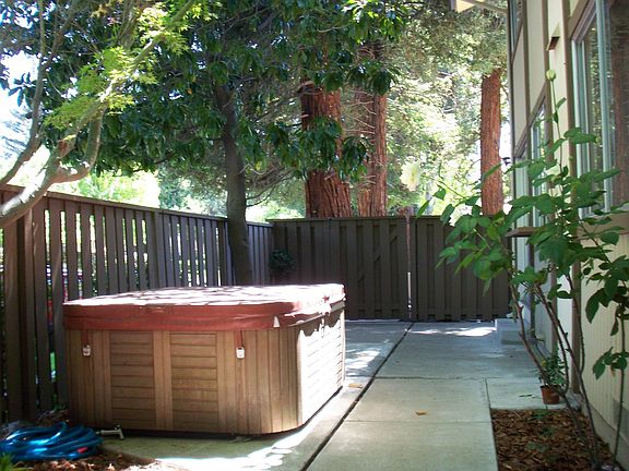 PATIO W. HOTTUB