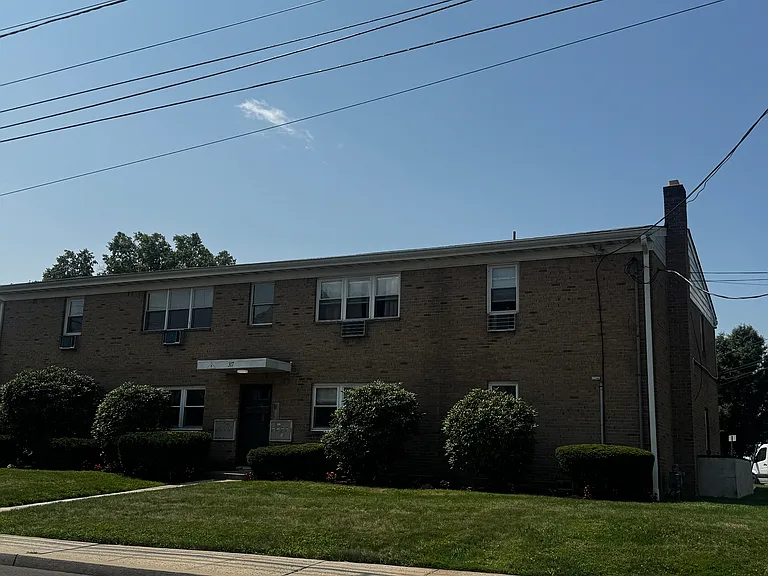 317 E Grand Ave #2 — Photo 1