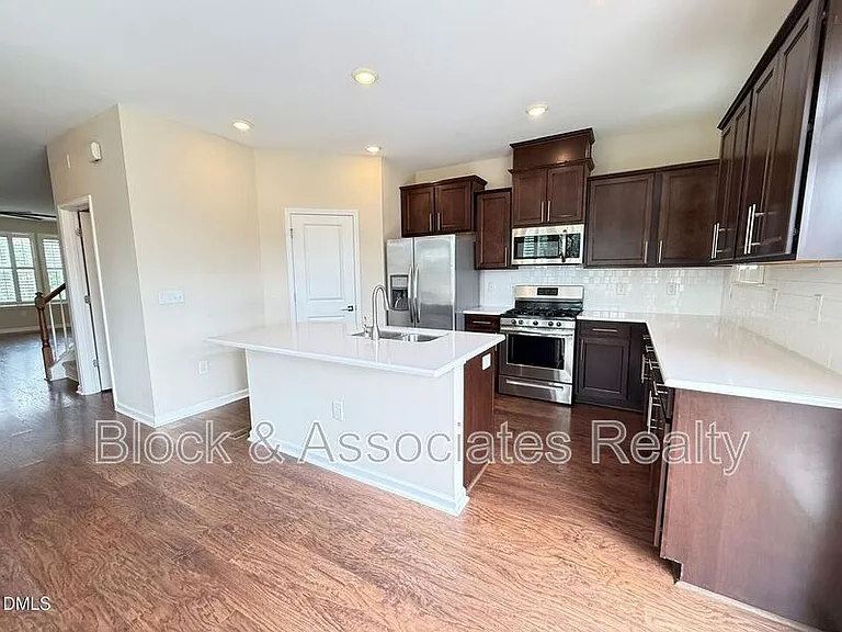 537 Austin View Blvd — Photo 18