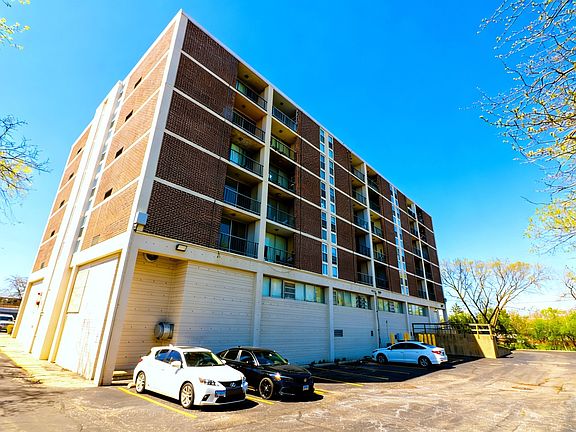 5th image of 1043 S York Rd APT 409
