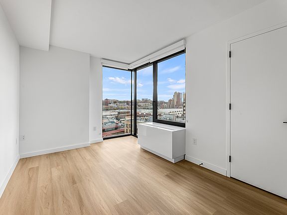 5th image of 5055 Broadway #915