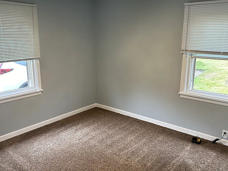 3233 Lincolnway E — Photo 8
