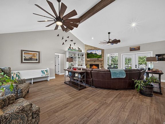3rd image of 170 MONTESITO LN
