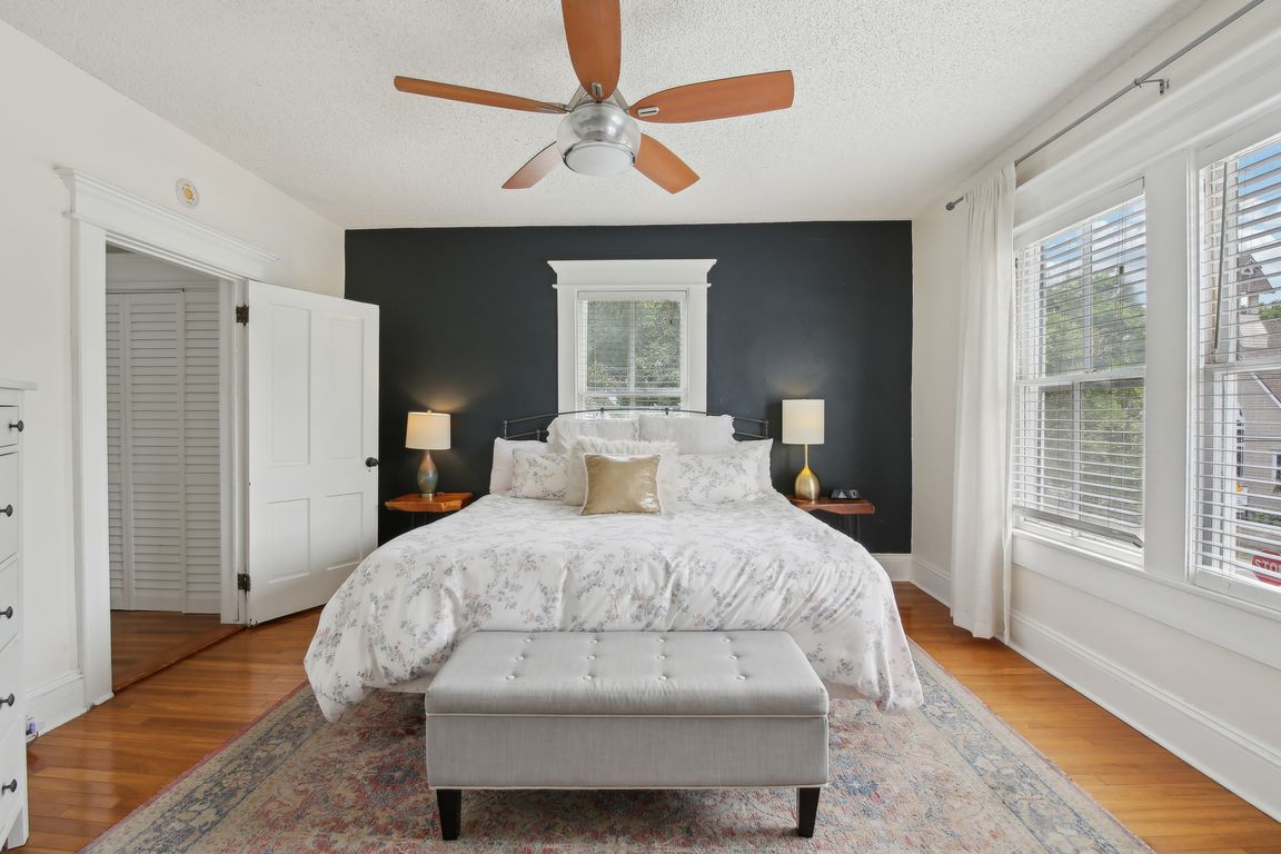 next background image