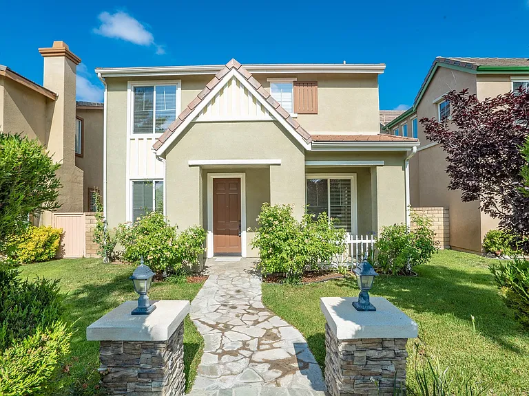 27663 Sunny Creek Dr — Photo 1