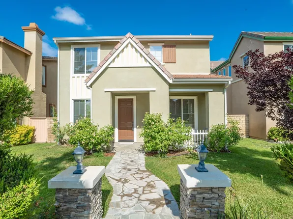 27663 Sunny Creek Dr, Valencia, CA 91354