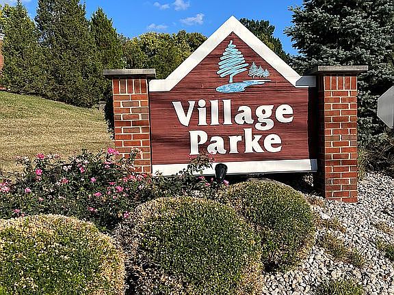 5th image of 102 Parkside Dr