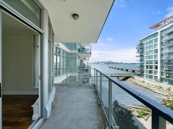 185 Victory Ship Way #305, North Vancouver, BC V7L 0B1