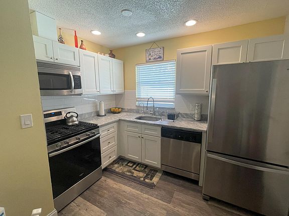 kitchen with granite counter tops, gas stove, microwave, dishwasher, ss fridge and ice maker, RO (reverse osmosis system) for awesome water and ice.