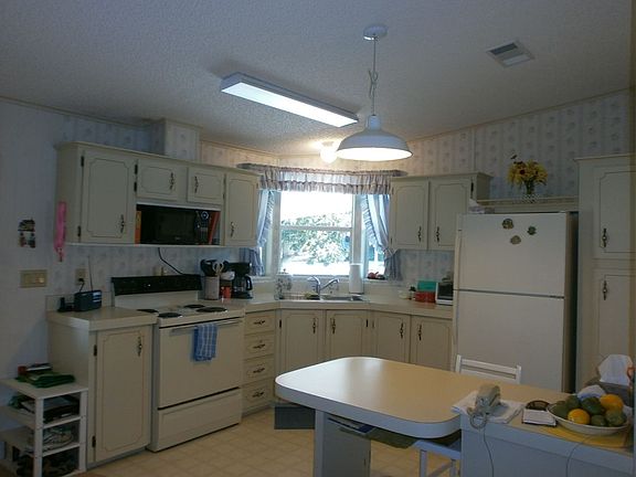 3rd image of 623 Klickety Klak Ln