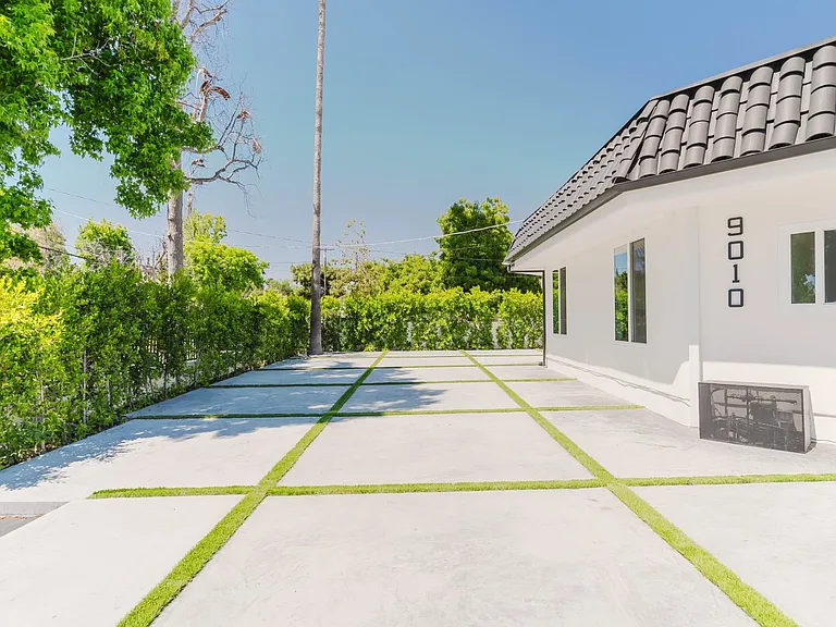 9010 Dempsey Ave — Photo 4