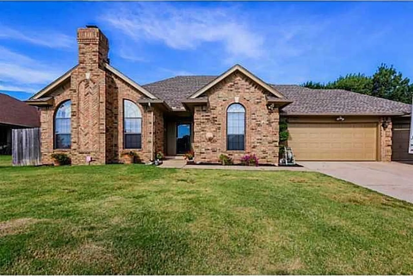 Beautiful and Spacious 3 Bedroom 2 Bathroom Home in Yukon Schools with Storm Shelter — Photo 1