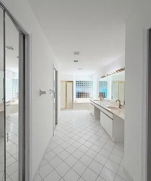 4853 NW 66th Ave — Photo 13