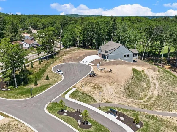 5 Duneside Trl, Muskegon, MI 49441