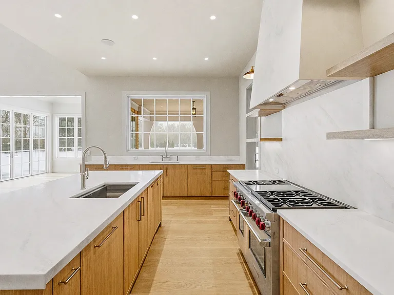 120 Halsey Ln — Photo 11