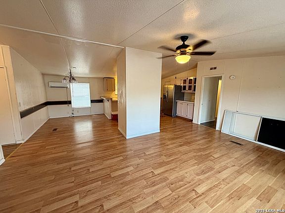 4th image of 3891 Cross Creek Dr