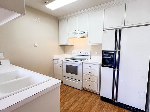 2nd image of 4709 Honeysuckle Lane