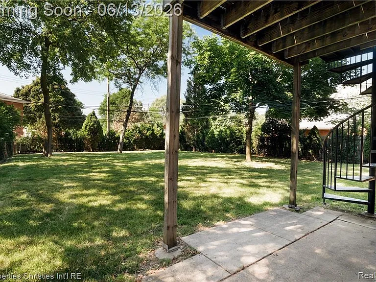 215 Woodsboro Dr — Photo 11
