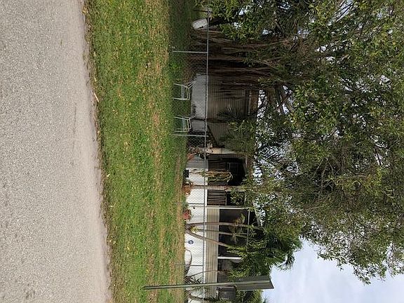 3rd image of 4823 Sunny Side Dr