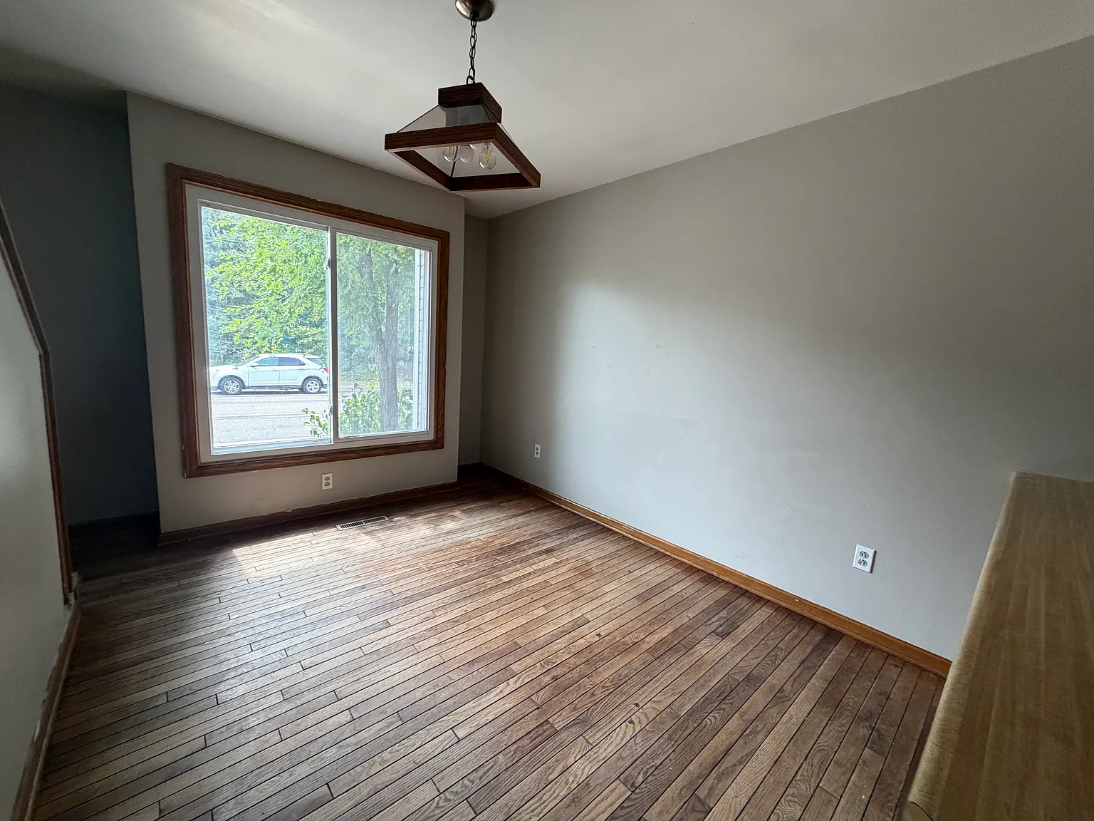 4 bed, 1.5 bath, 3358 sqft, $2,195 — Photo 2