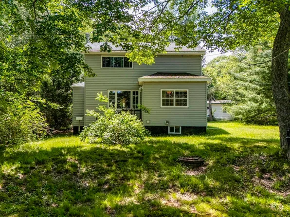 161 Lakeview Rd, Halifax, NS B4C 4C7