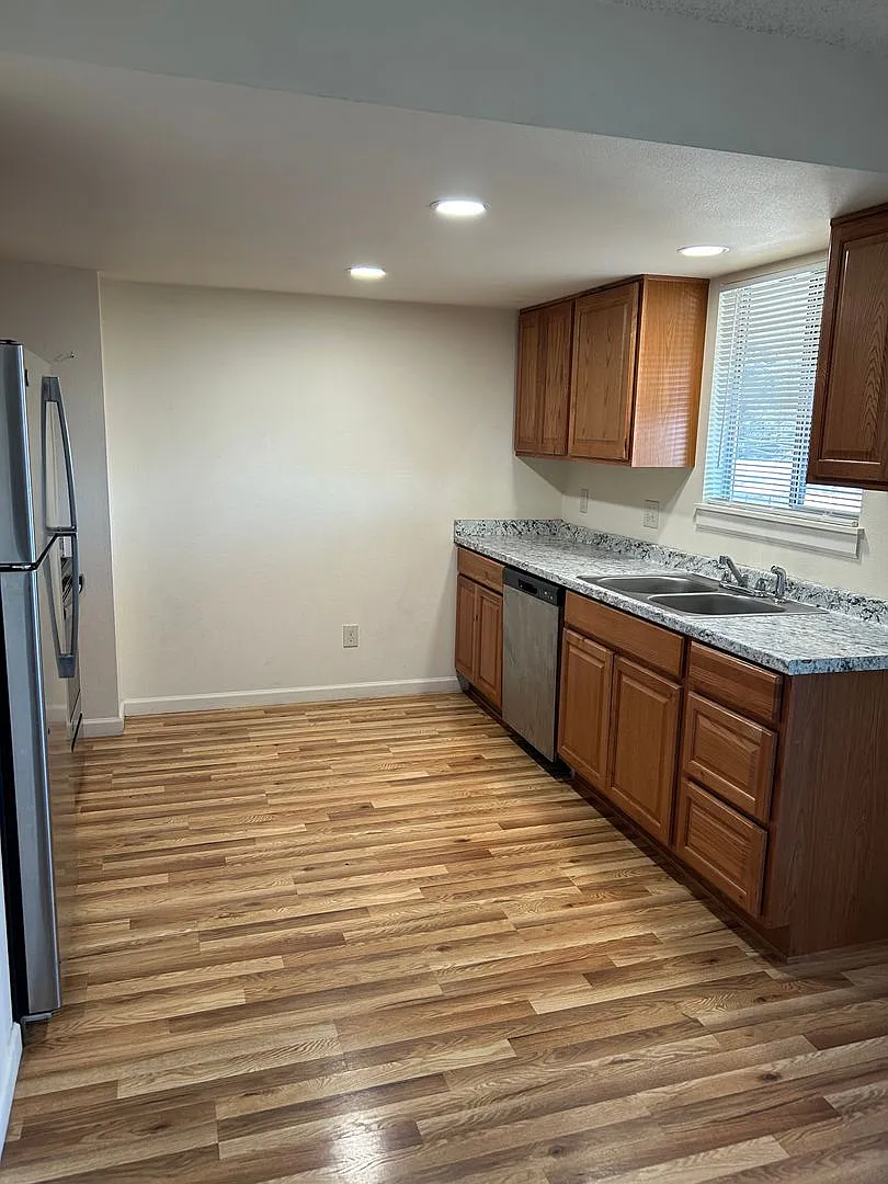 El Dorado Apartments — Photo 2