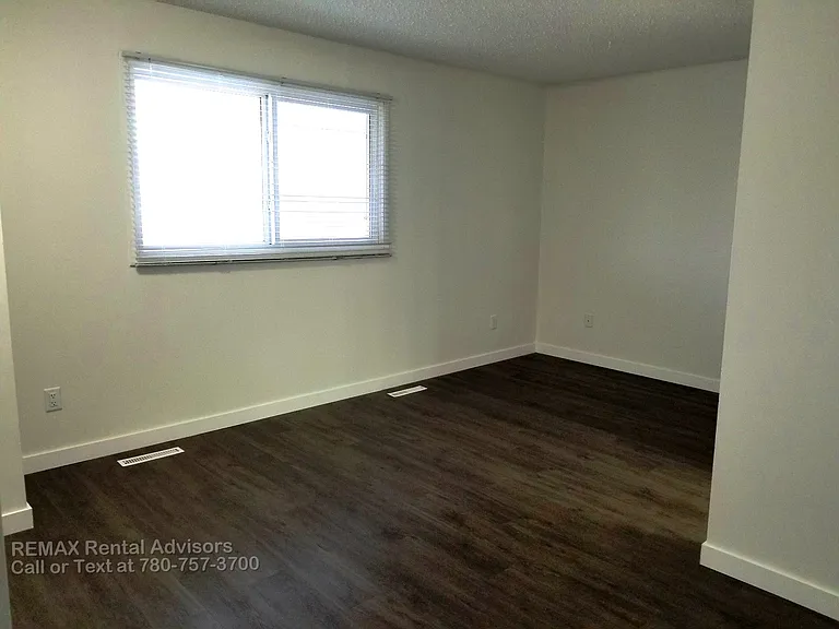 1396 Knottwood Road East NW #201 — Photo 9