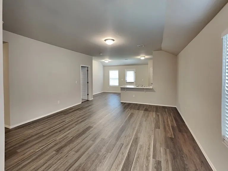 1432 Dustin Dr — Photo 4