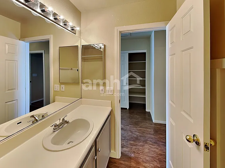 325 Greenleaf Glen St — Photo 15
