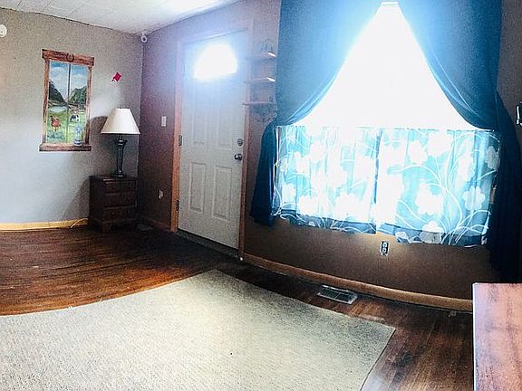 Livingroom 14' x 9'5"